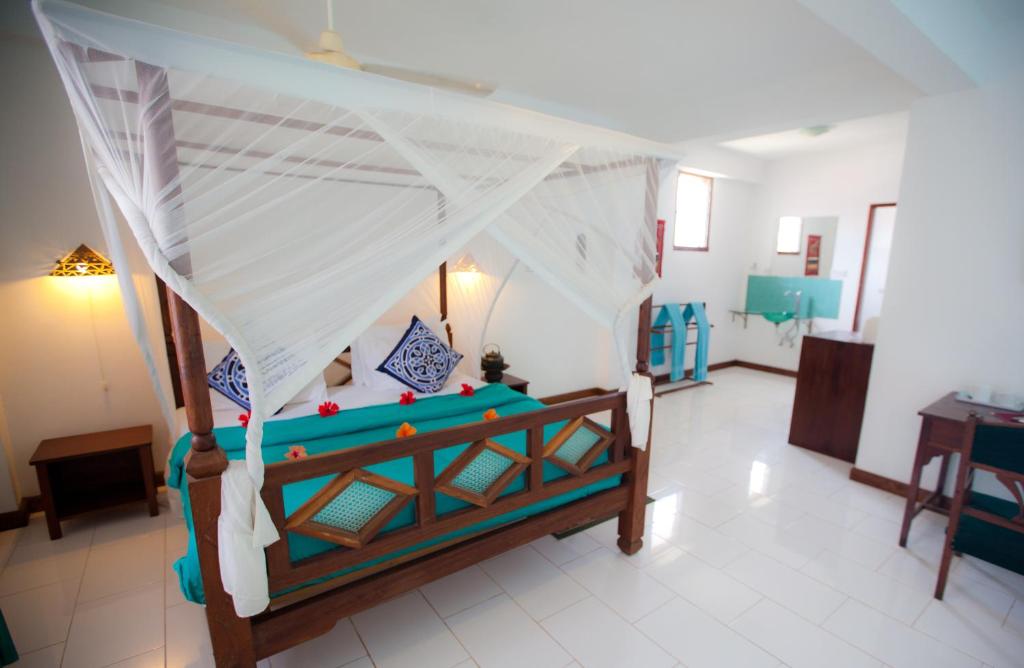 Flame Tree Cottages room