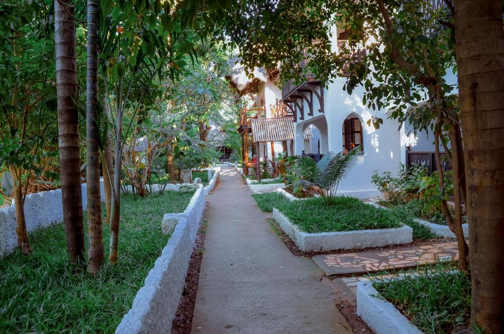 Langi Langi Beach Bungalows снаружи