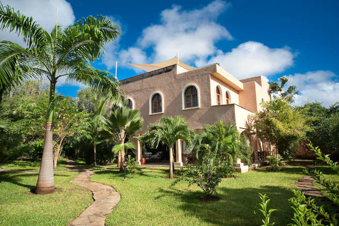 Almanara Luxury Resort снаружи