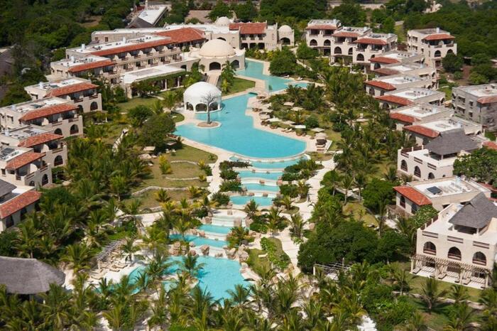 Swahili Beach Resort снаружи